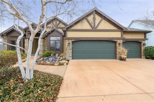 20816 W 99th St, Lenexa, KS, 66220-2699 | Card Image