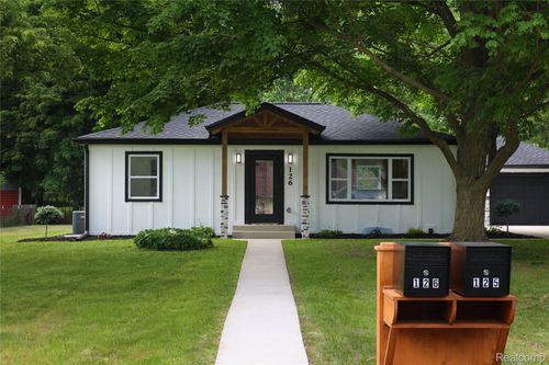 126 Oriole Dr, Battle Creek, MI, 49037-1026 | Card Image