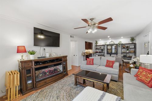 89-7575 Katy Fwy, Houston, TX, 77024-2183 | Card Image