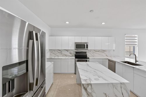 15051 Sw 18th Ter, Miami, FL, 33185-5685 | Card Image