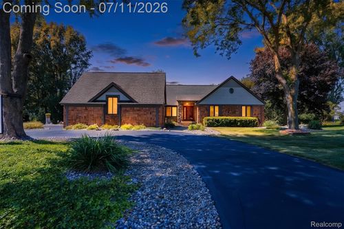 2124 Strader Dr, West Bloomfield, MI, 48324-1368 | Card Image
