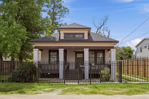 1211 Bingham St, Houston, TX, 77007-4213 | Card Image