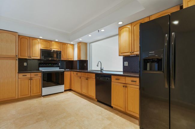 APT-315 - 4740 S Ocean Blvd, Condo with 2 bedrooms, 2 bathrooms and null parking in Highland Beach FL | Image 4