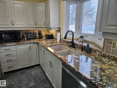 8512 131 Ave Nw, Edmonton, AB, T5E0W2 | Card Image