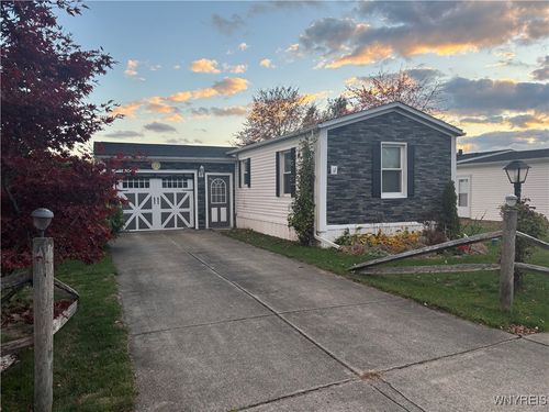 46 Golden Pond Est, Akron, NY, 14001-9547 | Card Image