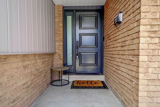 125 Guthrie Cres, House other with 3 bedrooms, 2 bathrooms and 4 parking in Whitby ON | Image 4