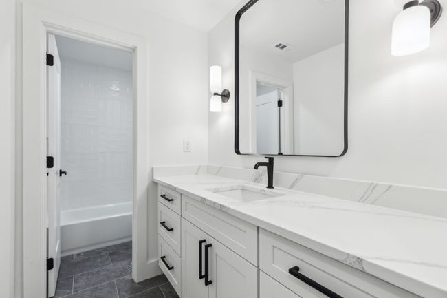 Additional full bathroom. | Image 25