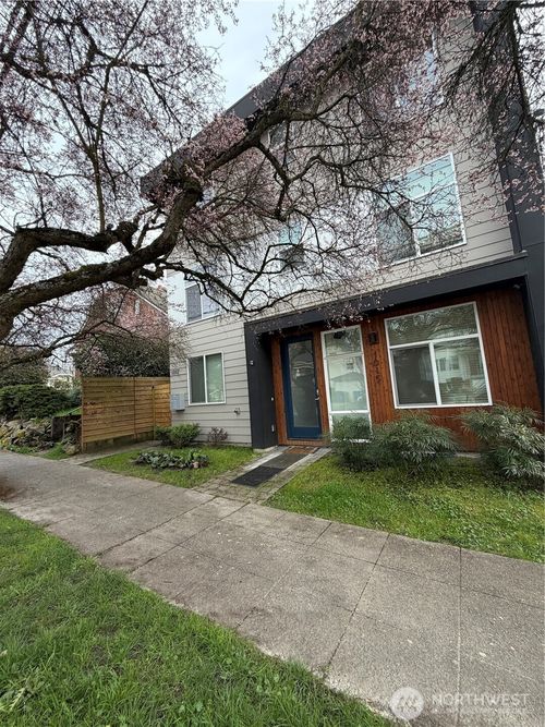 1017 Ne 55th St, Seattle, WA, 98105-3507 | Card Image