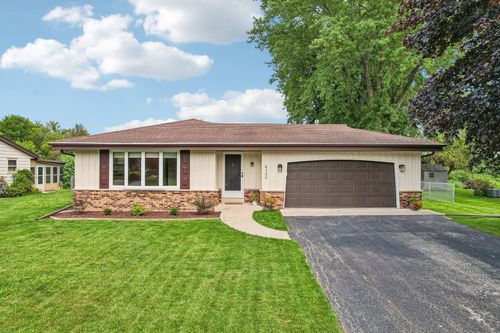 4120 S Regal Dr, New Berlin, WI, 53151-5918 | Card Image