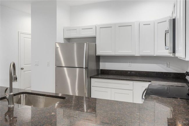 Model photos of townhomes. | Image 14