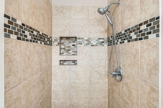 Primary Bathroom | Image 14