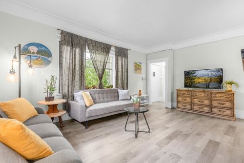 3425 W 8th Ave, Vancouver, BC, V6R1Y6 | Card Image
