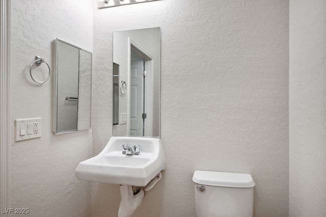 Guest Bathroom | Image 20