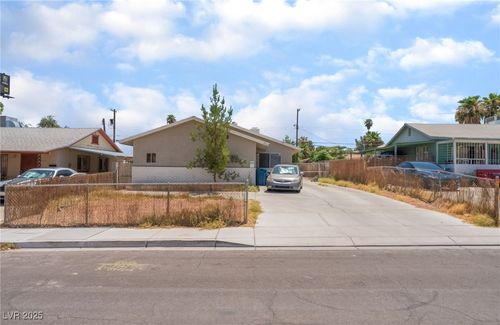 2002 Marlin Ave, Las Vegas, NV, 89101-4132 | Card Image