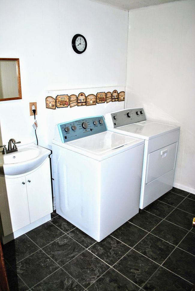 Main laundry/ half bath | Image 19