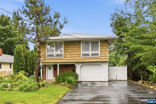 4 Park Pl, Pompton Lakes, NJ, 07442-1019 | Card Image