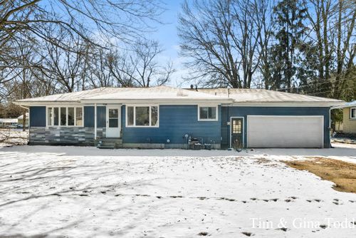 568 Greenfield St, Coopersville, MI, 49404-1009 | Card Image