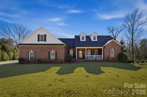 106 River Hills Way, Morganton, NC, 28655-7784 | Card Image
