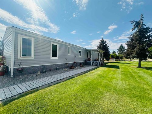 550 S Worthington St, Oakley, ID, 83346-9785 | Card Image