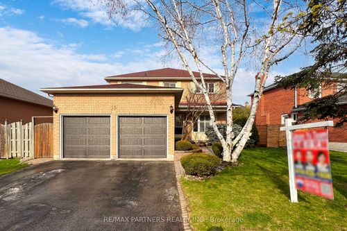 15 Ribblesdale Dr, Whitby, ON, L1N6Z3 | Card Image