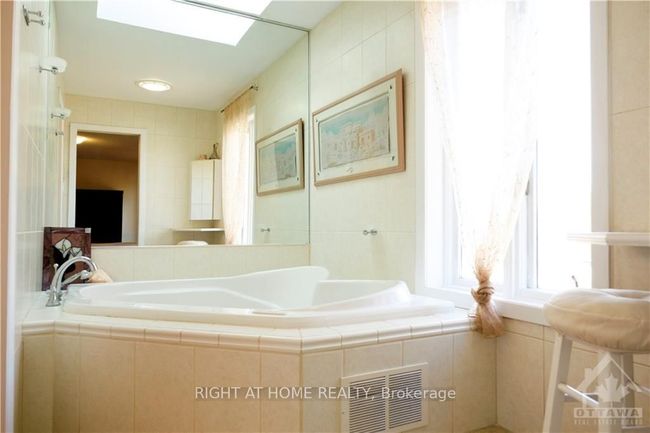 3617 Vaughan Side Rd, House other with 3 bedrooms, 2 bathrooms and 10 parking in Carp ON | Image 7