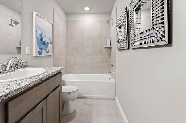 Upstairs Bath | Image 30