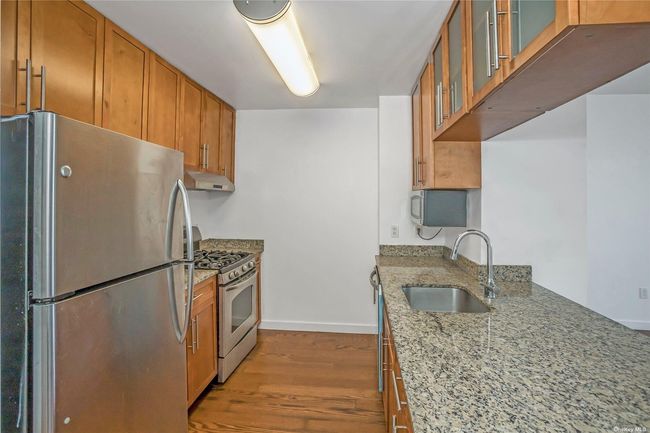 APT-1806 - 40 College Point Blvd, Condo with 2 bedrooms, 2 bathrooms and null parking in Flushing NY | Image 11