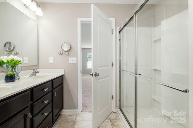 Ensuite bathroom to primary suite. | Image 22
