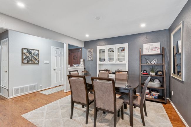 Love the accent walls, which make the white built-ins show up beautifully! | Image 9