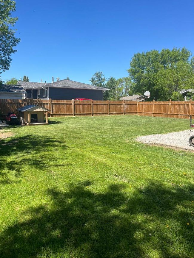 5223 3 St W, House other with 6 bedrooms, 2 bathrooms and 2 parking in Claresholm AB | Image 36
