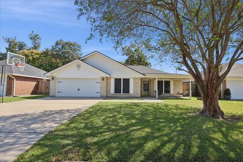 6158 Adams St, Groves, TX, 77619-4702 | Card Image