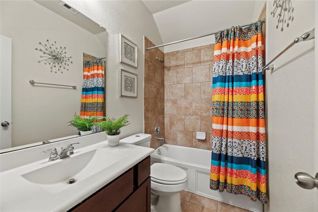 Multiple shower and tub combinations in the home make life easier and more gratifying. Guests are sure to appreciate the convenience of multiple bathing and grooming options. | Image 32