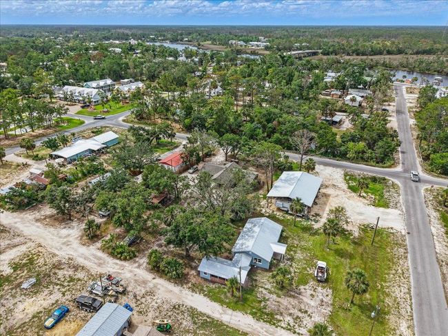 907 2 Nd Ave Se, House other with 4 bedrooms, 2 bathrooms and null parking in STEINHATCHEE FL | Image 31