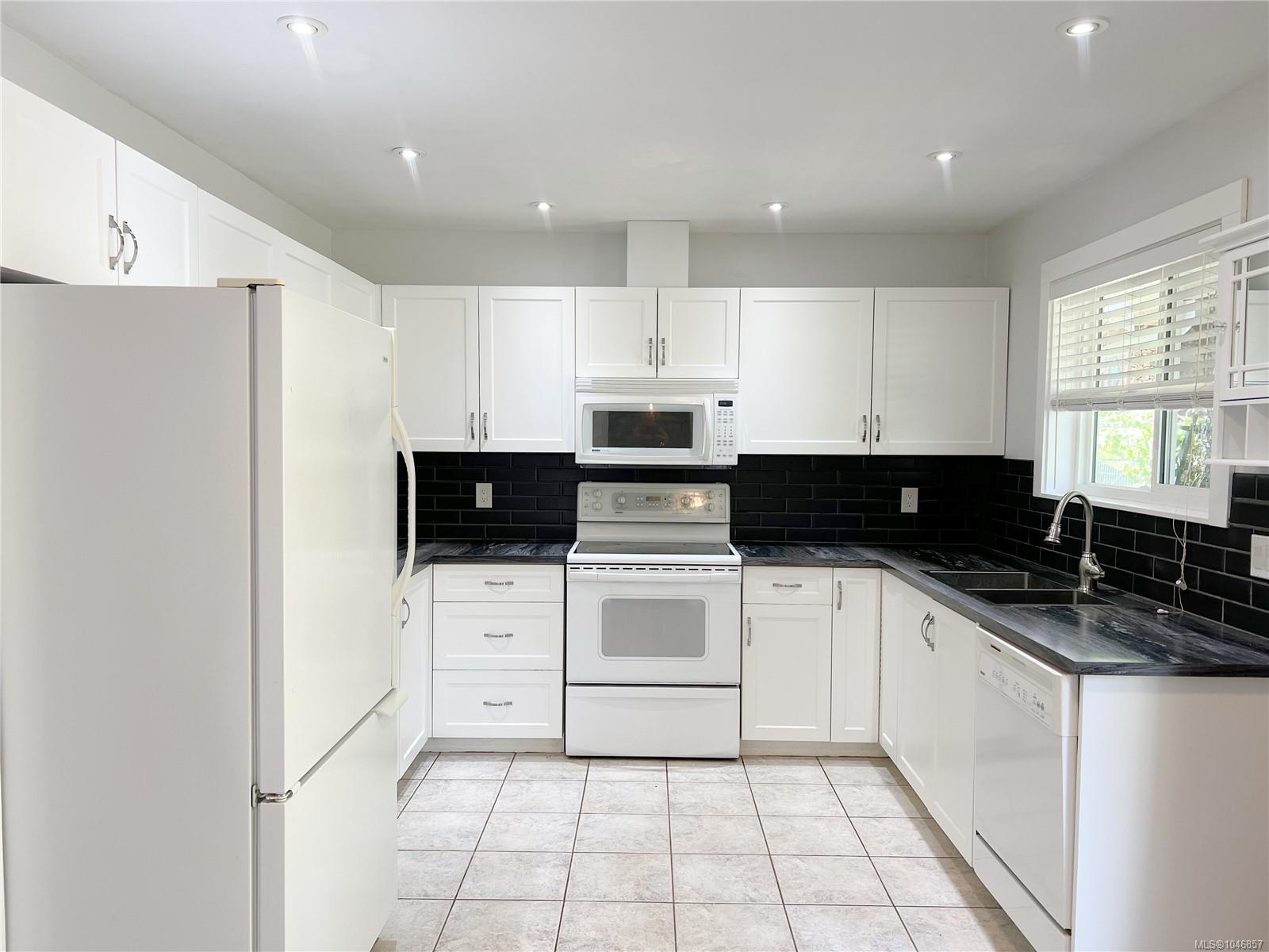 Residential in Gold River 4
