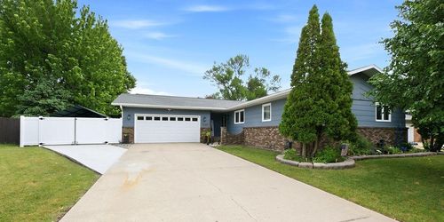 2419 27th Ave S, Fargo, ND, 58103-5450 | Card Image