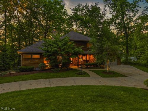 881 Gaylord Grove Rd, Cuyahoga Falls, OH, 44221-2905 | Card Image