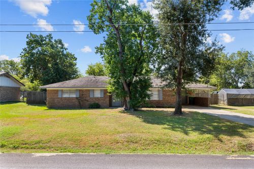 111 W Viser St, Madisonville, TX, 77864-3132 | Card Image