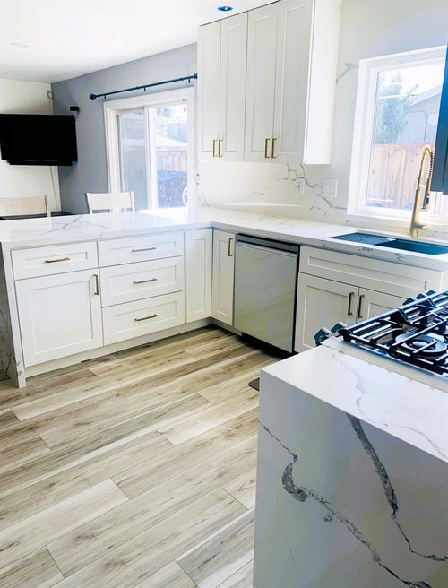 1049 Compass Ln, Manteca, CA, 95337-6717 | Card Image