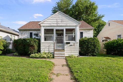2423 W Locust Street, Davenport, IA, 52804 | Card Image