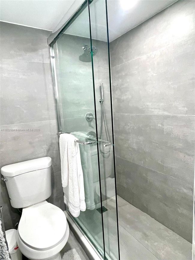 APT-6A - 5555 Collins Ave, Condo with 1 bedrooms, 2 bathrooms and null parking in Miami Beach FL | Image 10