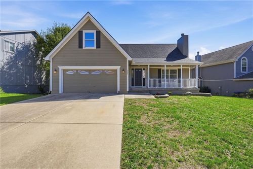 205 N Highland Dr, Raymore, MO, 64083-9063 | Card Image
