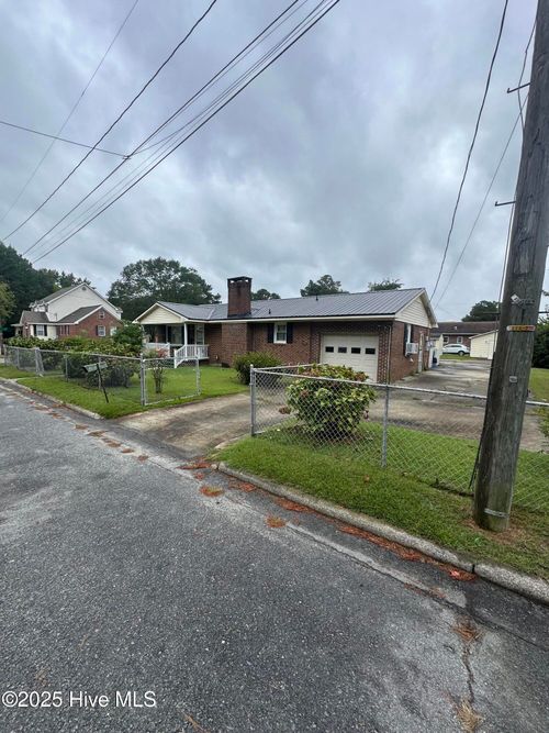 212 Morris St, Williamston, NC, 27892-2624 | Card Image