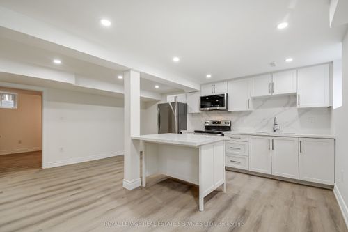 lower-277 Mississaga St, Oakville, ON, L6L6J8 | Card Image