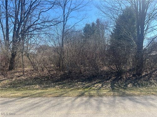 2572 Damvue Dr, Roaming Shores, OH, 44084-9608 | Card Image