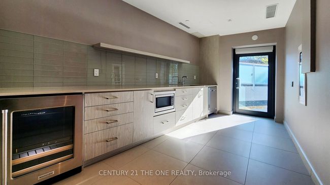 1506 - 219 Dundas St E, Condo with 2 bedrooms, 1 bathrooms and null parking in Toronto ON | Image 27