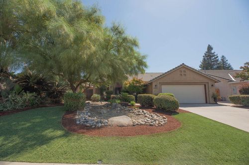 2546 S Virmargo Ct, Visalia, CA, 93292-1353 | Card Image