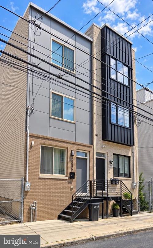 2545 N Howard St, PHILADELPHIA, PA, 19133-4025 | Card Image