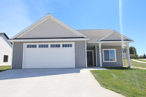 870 Bucknell Ln Se, Stewartville, MN, 55976-1683 | Card Image