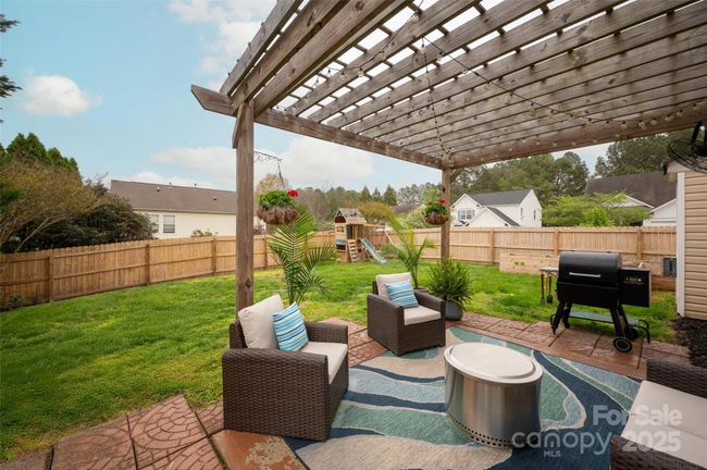 Relax and enjoy your private backyard | Image 22