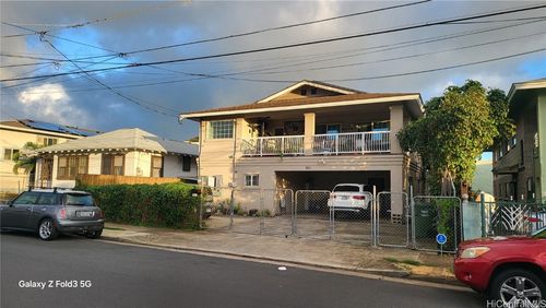 911 Winant Street, Honolulu, HI, 96817 | Card Image